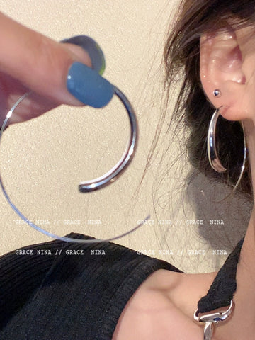 Silver Minimalist Hoop Earrings